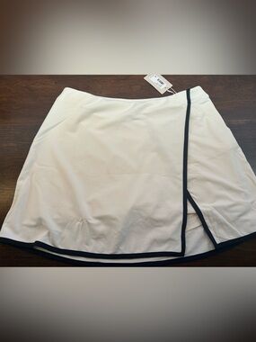 NWT Peter Millar White cream Skort with Black Trim large